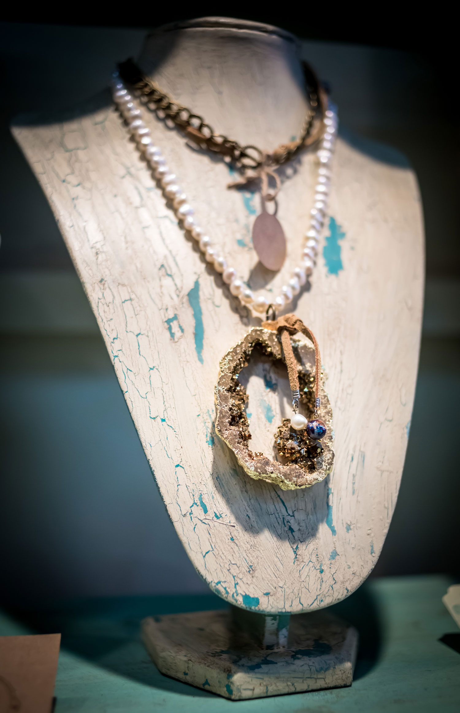 MAGALY-JEWELRY-PLANO-MAGAZINE-NECKLACE