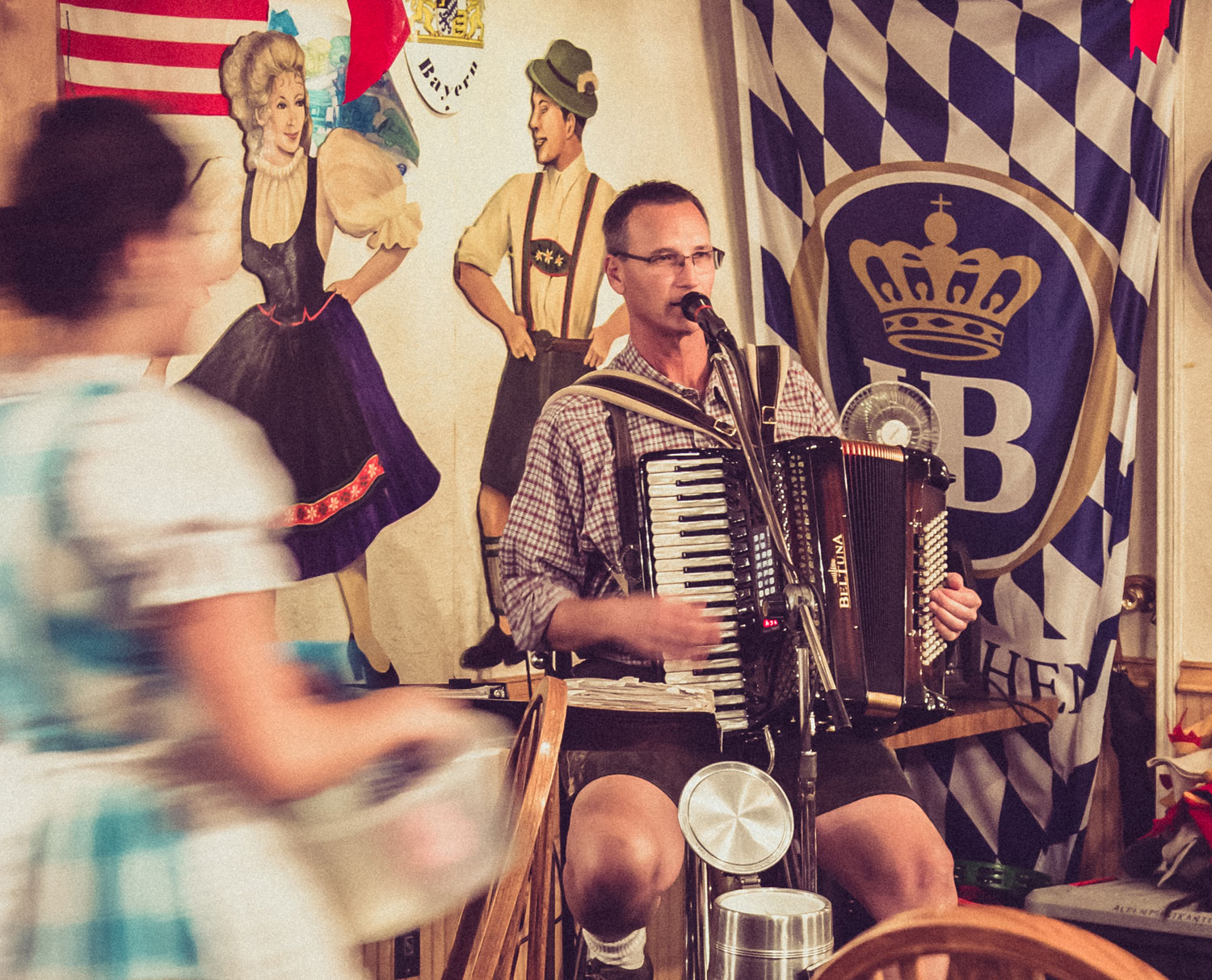 Alan Walling performing traditional German songs at Bavarian Grill // photo by Jennifer Shertzer