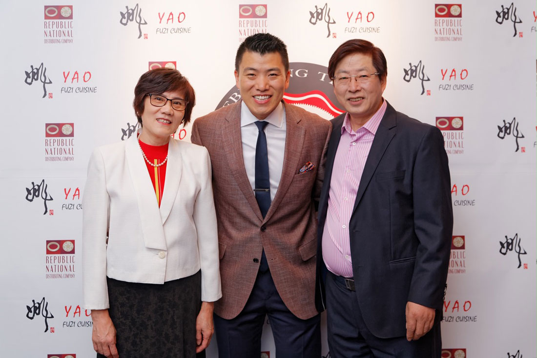 Chris Yao (center) with his mother and father