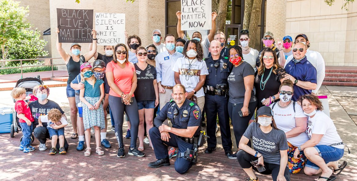 Residents standing together with Plano law enforcement officers to discuss peaceful change on May 31 // photos Jennifer Shertzer