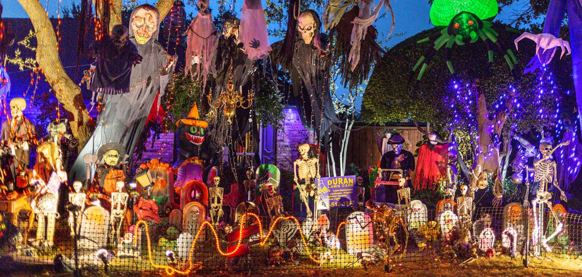 Halloween decor on Singletree Trail // photo Jennifer Shertzer