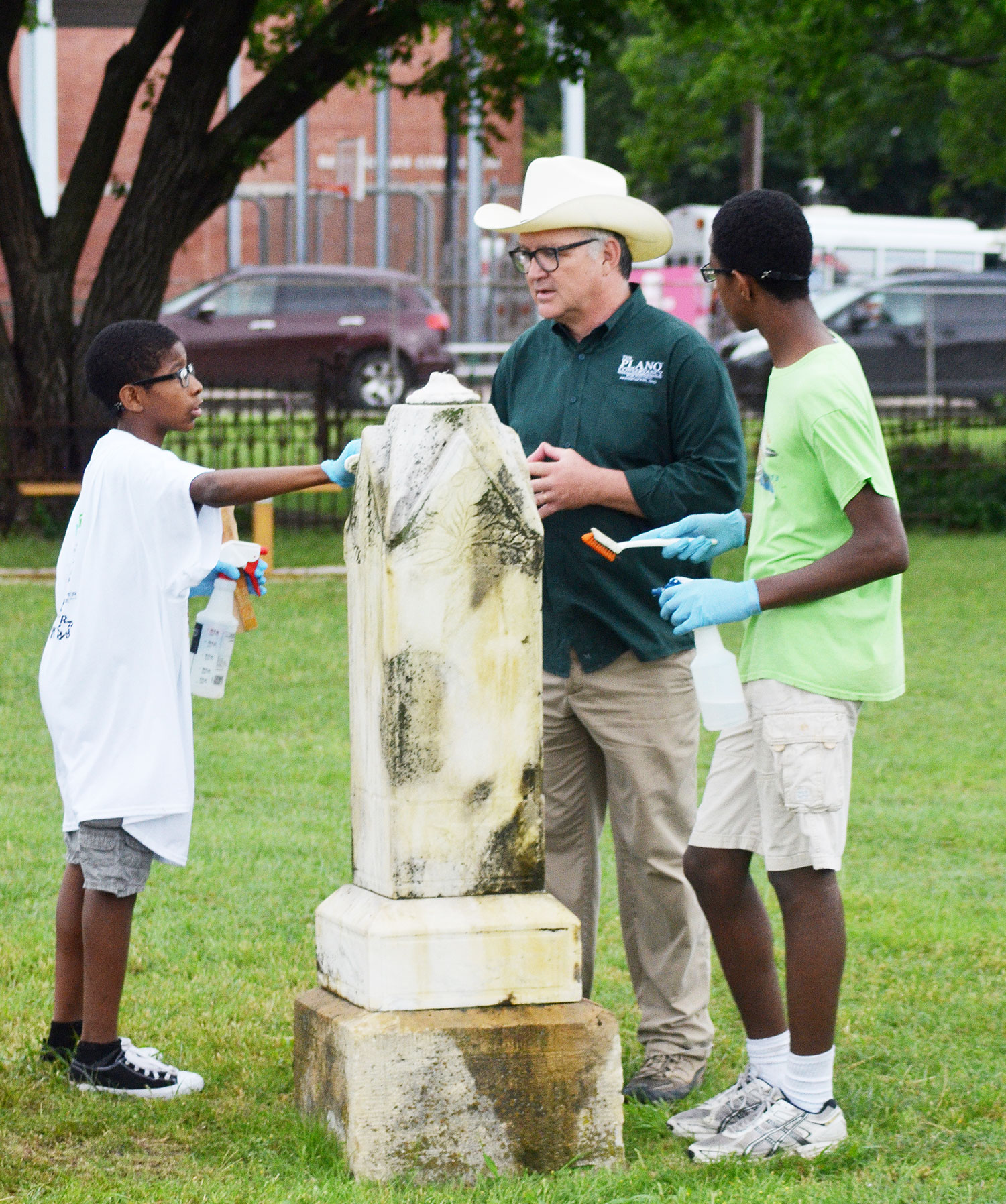 Plano Conservancy Executive Director Jeff Campbell directed local students helping clean at Tombstone Mysteries